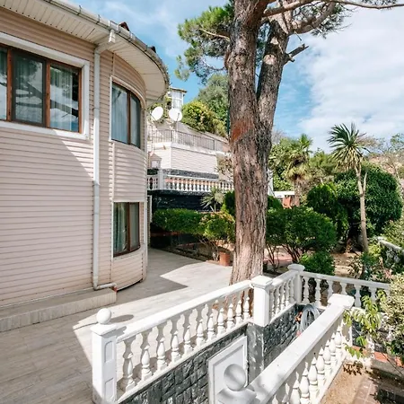 Bosphorus View House With Garden 5 Min To Coast Holiday home Istanbul